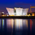 Luxury 2 Bedroom Penthouse In East Village Belfast - Walk To City Centre, Roof Terrace
