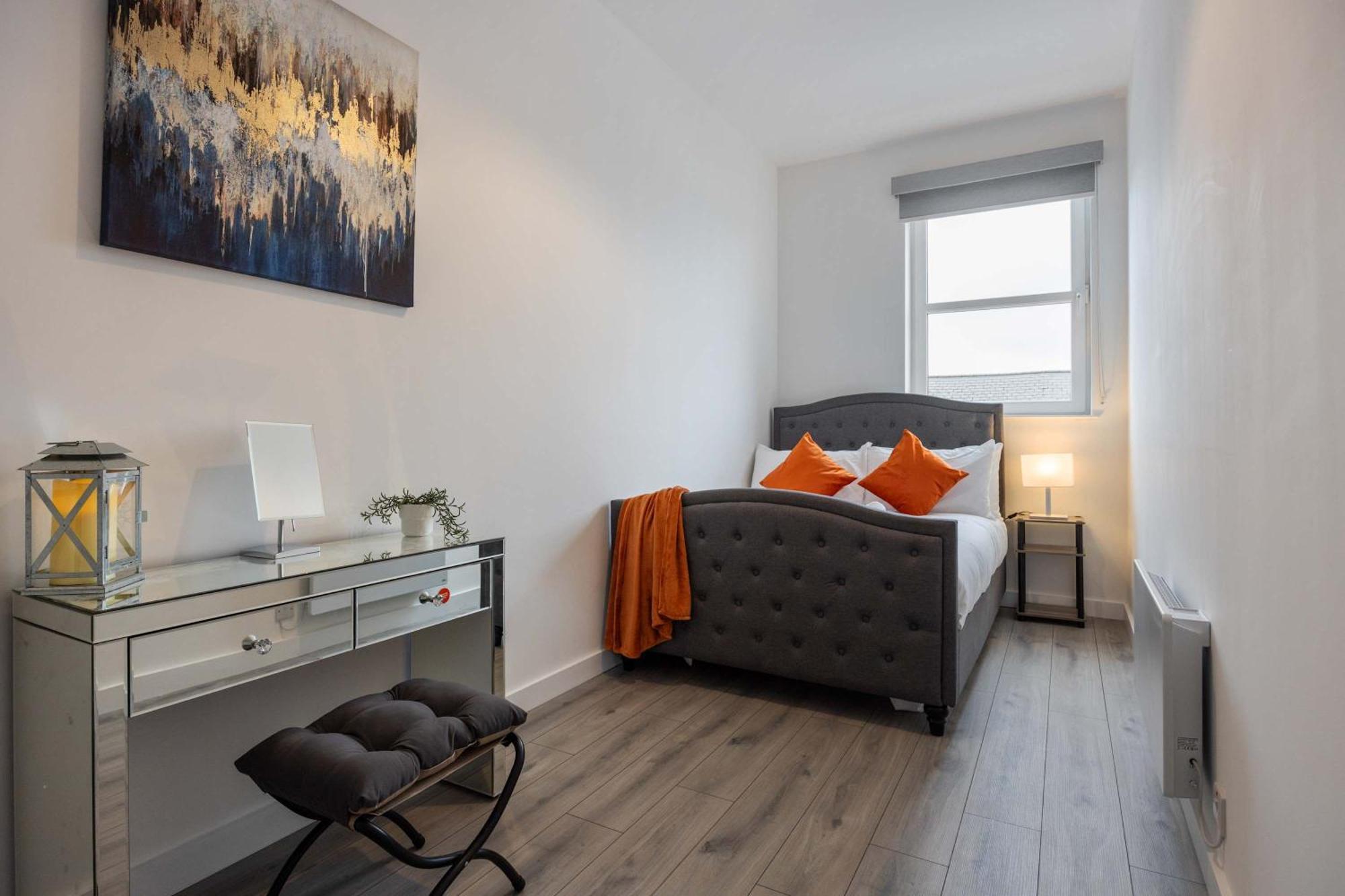 Luxury 2 Bedroom Penthouse In East Village Belfast - Walk To City Centre, Roof Terrace Holiday home *