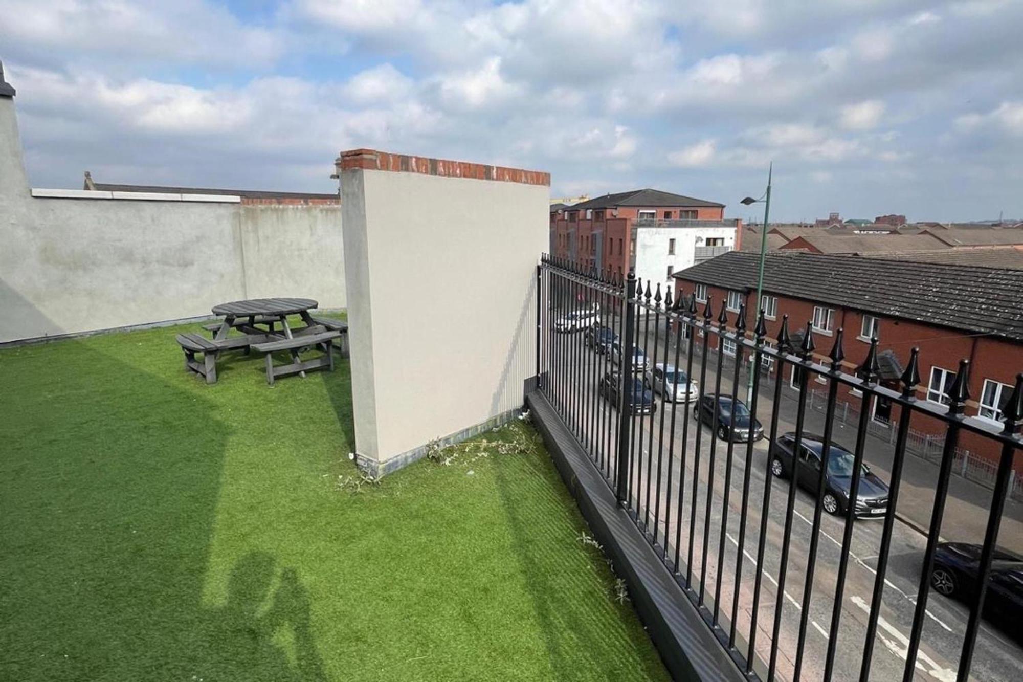 Luxury 2 Bedroom Penthouse In East Village Belfast - Walk To City Centre, Roof Terrace Belfast
